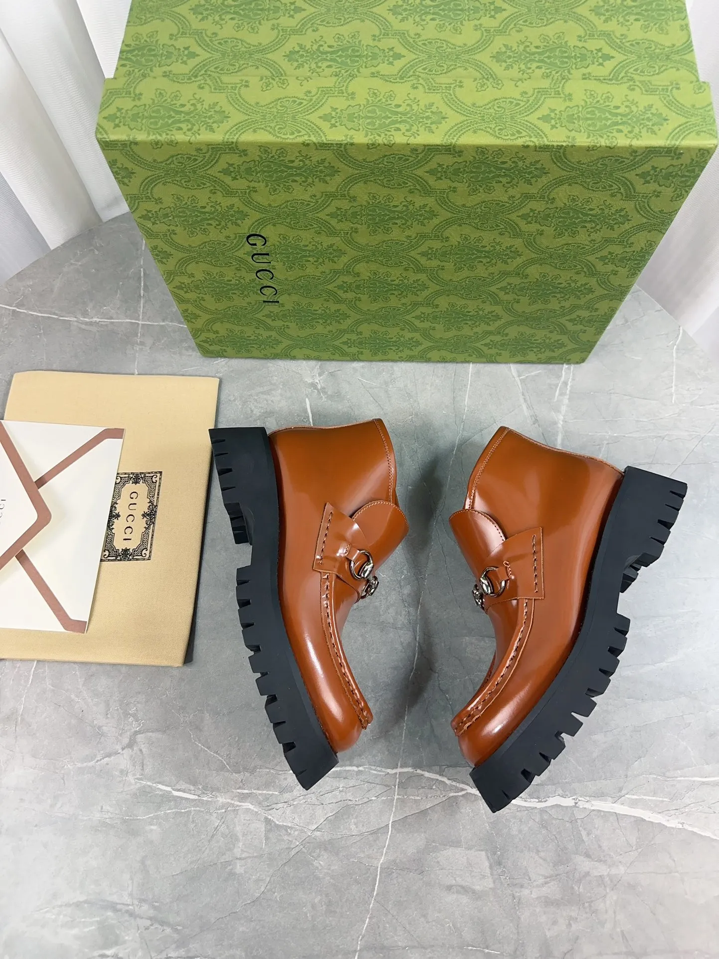 Men's shoes 💰620💰 New model from Gucci, double GG groove thick-soled loafers. The original version is made 1:1. Super beautiful quality, classic model at the counter. ❶Upper: original open-edge beaded cowhide ❷Inner lining: water-dyed cowhide ❸Feet: water-dyed cowhide ❹Outsole: ultra-light original sole ❺thick sole heightening: 3.5cn ❻Packing: original packaging ❼Number: 35-42 (41 41 customized, non-refundable) Men's model: 38-46 (45, 46 customized, non-refundable)
